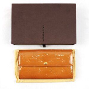 Louis Vuitton Sarah Vernis Patent Leather Monogram Wallet In Brown - Preowned